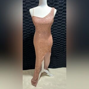 Size 0-2 small  the color is between a light pink to a beige